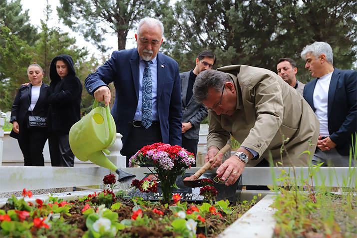 Sarıyer Belediye Başkanı Aksu, bayramı komşularıyla buluşarak kutladı