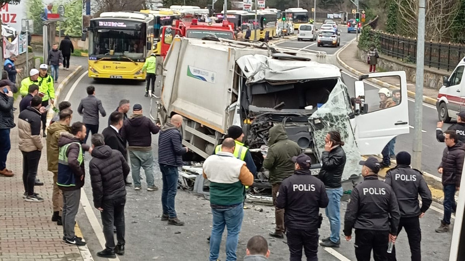 Sarıyer’de korkunç kaza! Çöp kamyonu belediye otobüsüne çarptı